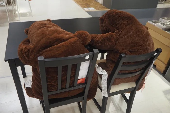 IKEA「厭世熊」爆紅!胖肚肚「不想努力了」、頹廢「沒骨頭攤坐」超療癒❤% 照片 IKEA「厭世熊」爆紅!胖肚肚「不想努力了」、頹廢「沒骨頭攤坐」超療癒❤