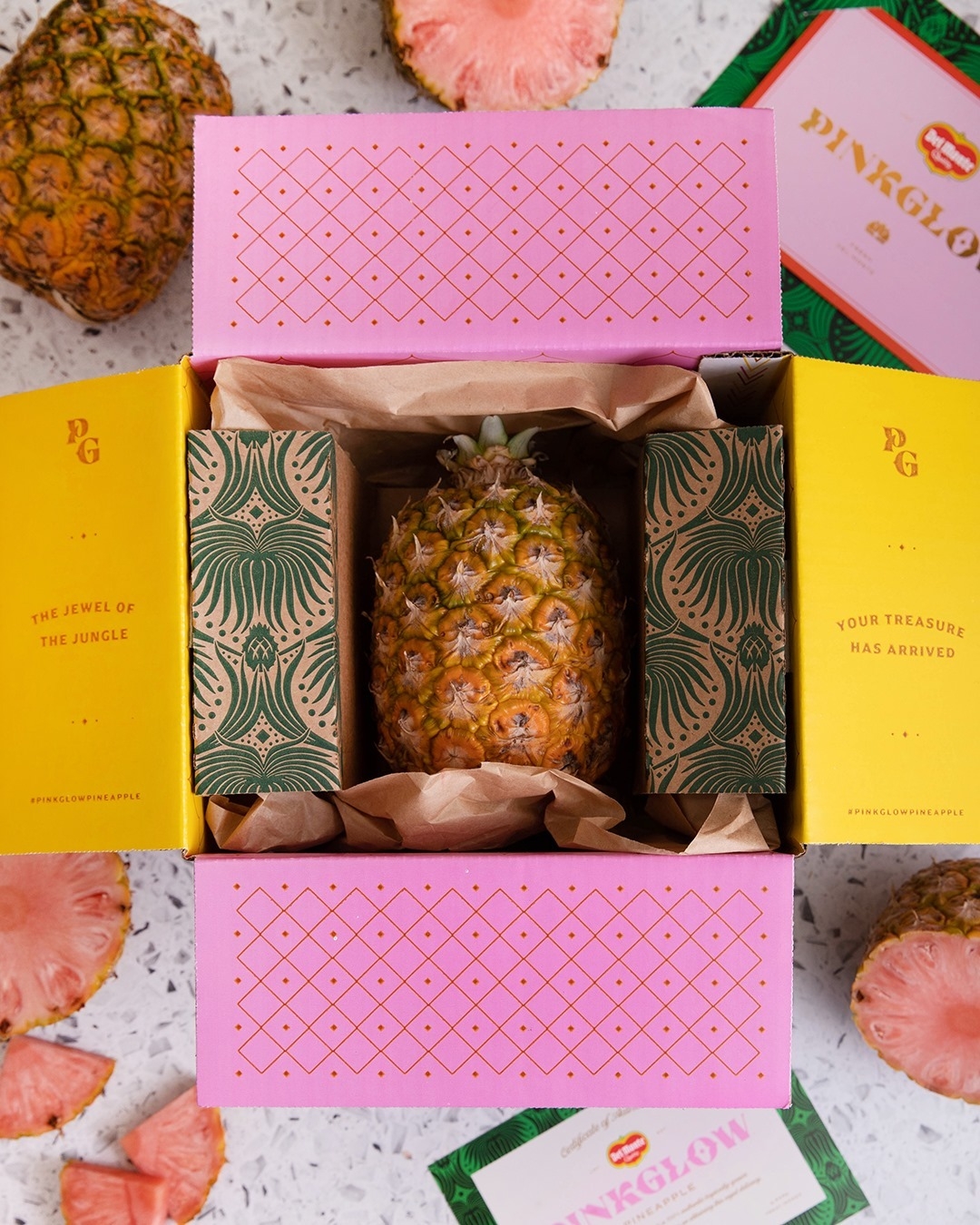 美企花16年研發超夢幻「粉紅色菠蘿」!浪漫莓紅色,比普通鳳梨更香甜,一顆需155元?