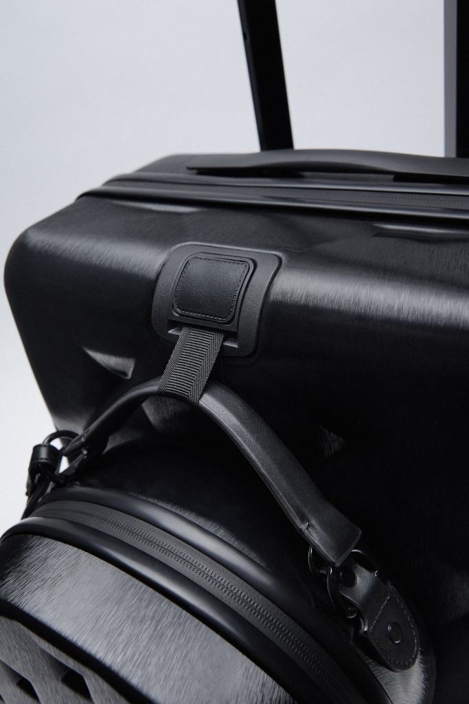 ZARA小香風菱格紋行李箱行李箱的內籠也很多間隔,可以活用位置分類十分實用!