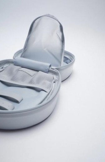 ZARA貝殼手提包貝殼包的內籠也是超多間隔!放入太陽眼鏡,保濕/防曬產品和護照等零碎東西