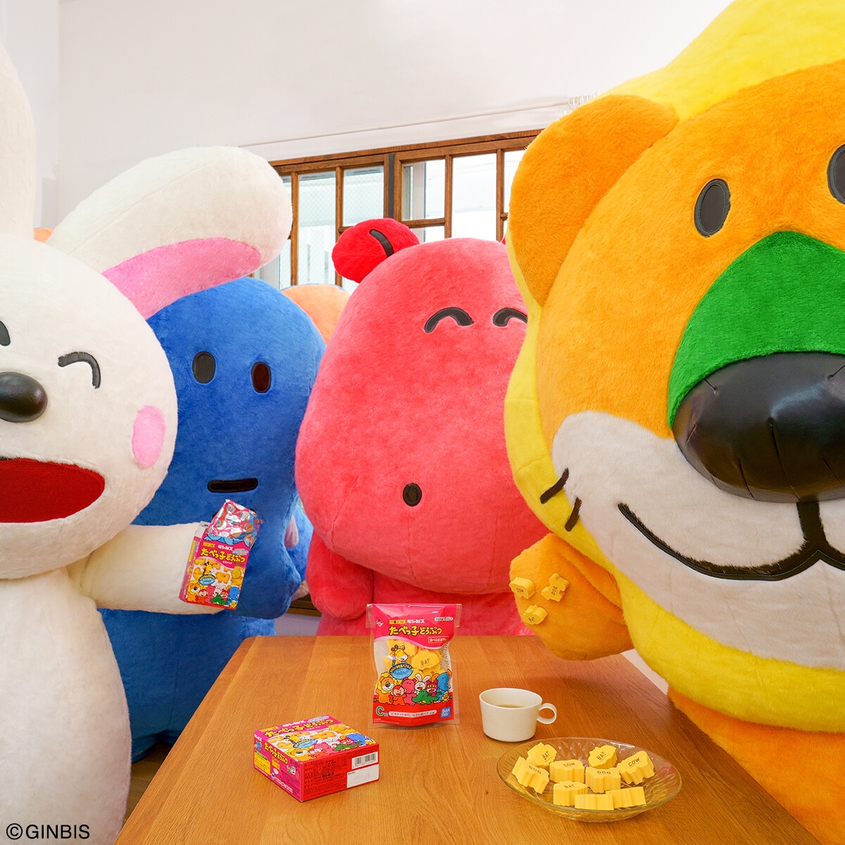 日本「愉快動物餅」彩妝/唇膏/眼影盤/粉撲/還原動物餅