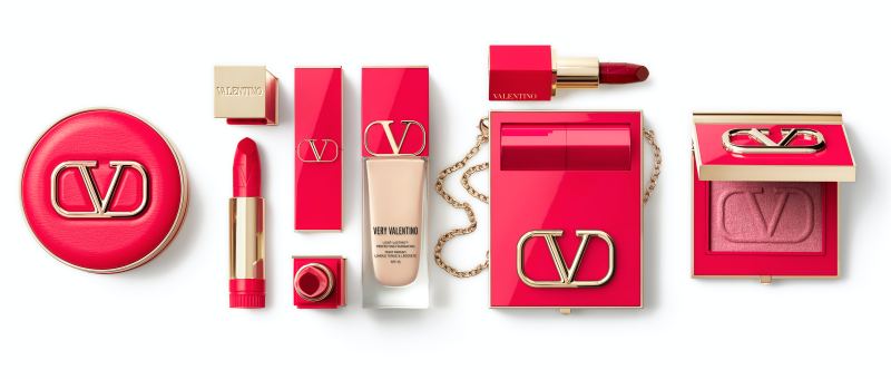 Valentino Beauty正式推出！必搶粉餅+唇膏小手袋Go-Clutch